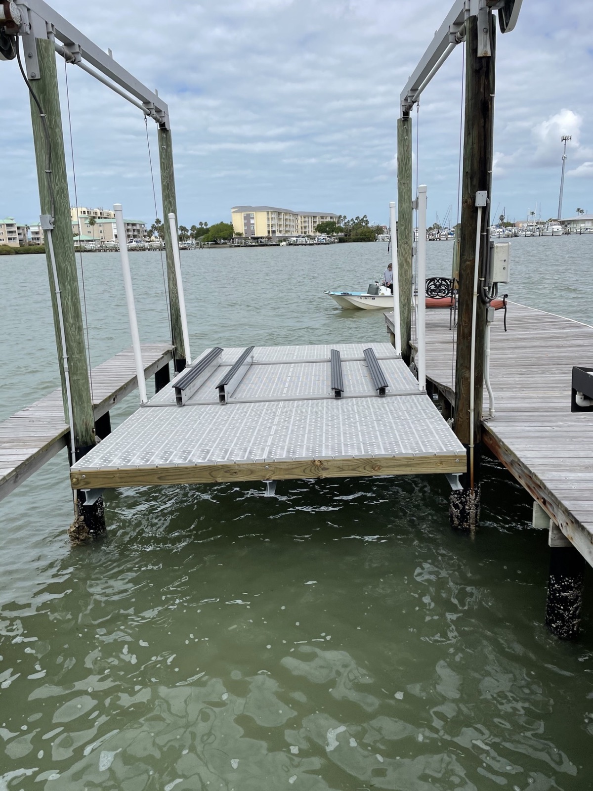 Platform boat lift installation