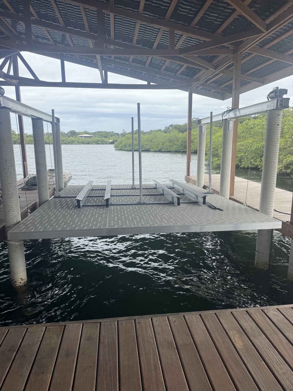 Platform boat lift installation